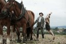 podgląd Po strništi bos - Blu-ray + Blu-ray s režisérskou ČB verzí