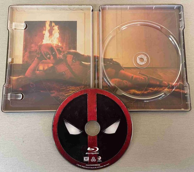 detail Deadpool  - Blu-ray Steelbook